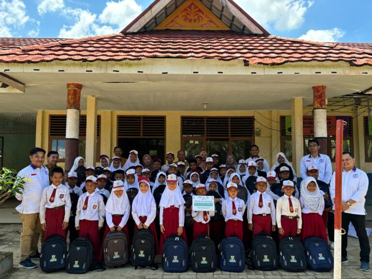 Kolaborasi Eksklusif BAZNAS dan Komnas PA Pelalawan dalam Pembagian Perlengkapan Sekolah kepada 53 Siswa
