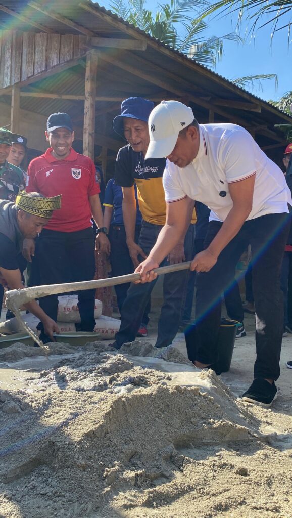 Gotong Royong Bedah Rumah oleh Bupati Pelalawan: Membangun Kepedulian dan Kebersamaan