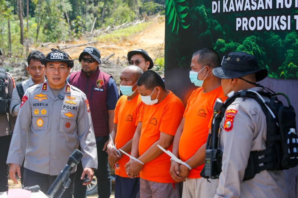 Mengungkap Praktik Perambahan Hutan secara Ilegal di Kabupaten Kampar: Komitmen Green Policing Polda Riau