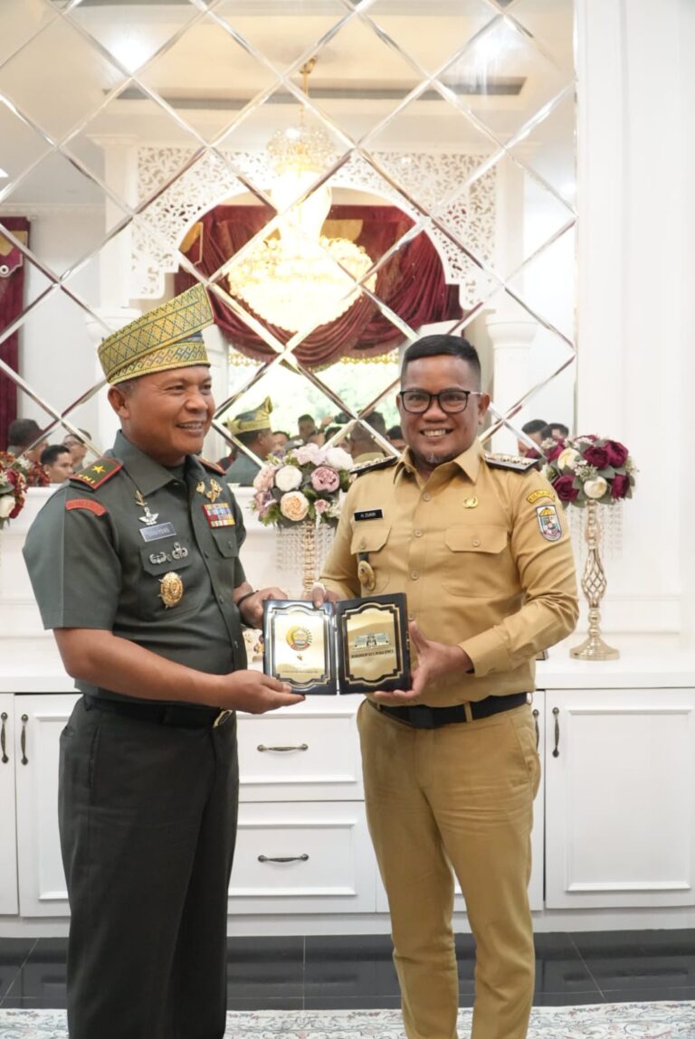 Kunjungan Kerja Danrem 031/Wira Bima Perkuat Sinergi TNI, Pemerintah Daerah, dan Dunia Usaha di Pelalawan