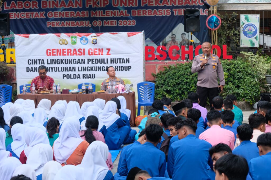 Menanamkan Kepedulian Lingkungan: Polda Riau Perkuat Program Green Policing di SMK Labor Pekanbaru