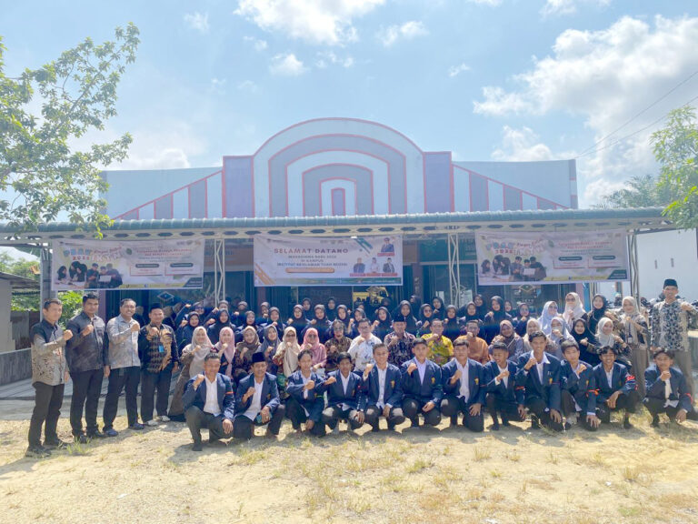 Satu Keluarga Satu Sarjana, Kampus IKTN Wujudkan Lewat Beasiswa Milad Pelalawan untuk Prodi Komunikasi