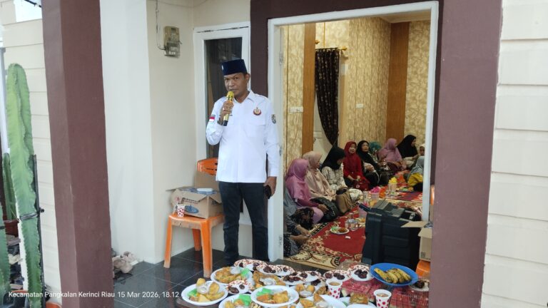 Pererat Silaturahmi, DPD IKM Pelalawan Santuni Puluhan Anak Yatim di Kediaman Efrizon