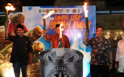 Dentuman Meriam Buluh Semarakkan Malam Ramadan di Siak