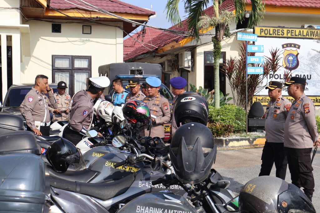 Kapolres Pelalawan melaksanakan kegiatan pemeriksaan terhadap kendaraan dinas milik Polri serta kendaraan hibah yang berada di lingkungan Polres Pelalawan.