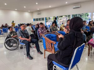 Kegiatan pelatih kewirausahaan bagi penyandang disabilitas. 