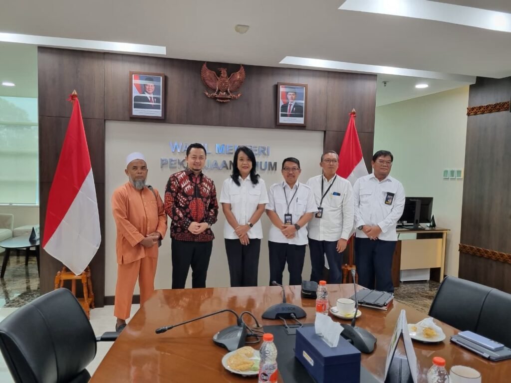 Syahrul Aidi Temui Wamen PU, Bahas Kondisi Desa Balung dan Pembangunan di Sepanjang Sungai Kampar