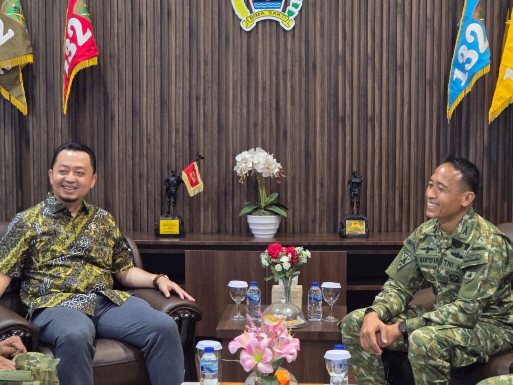 Kunjungi Yonif 132/Bima Sakti, Syahrul Aidi Maazat Ajak TNI Perkuat Kedekatan dengan Masyarakat