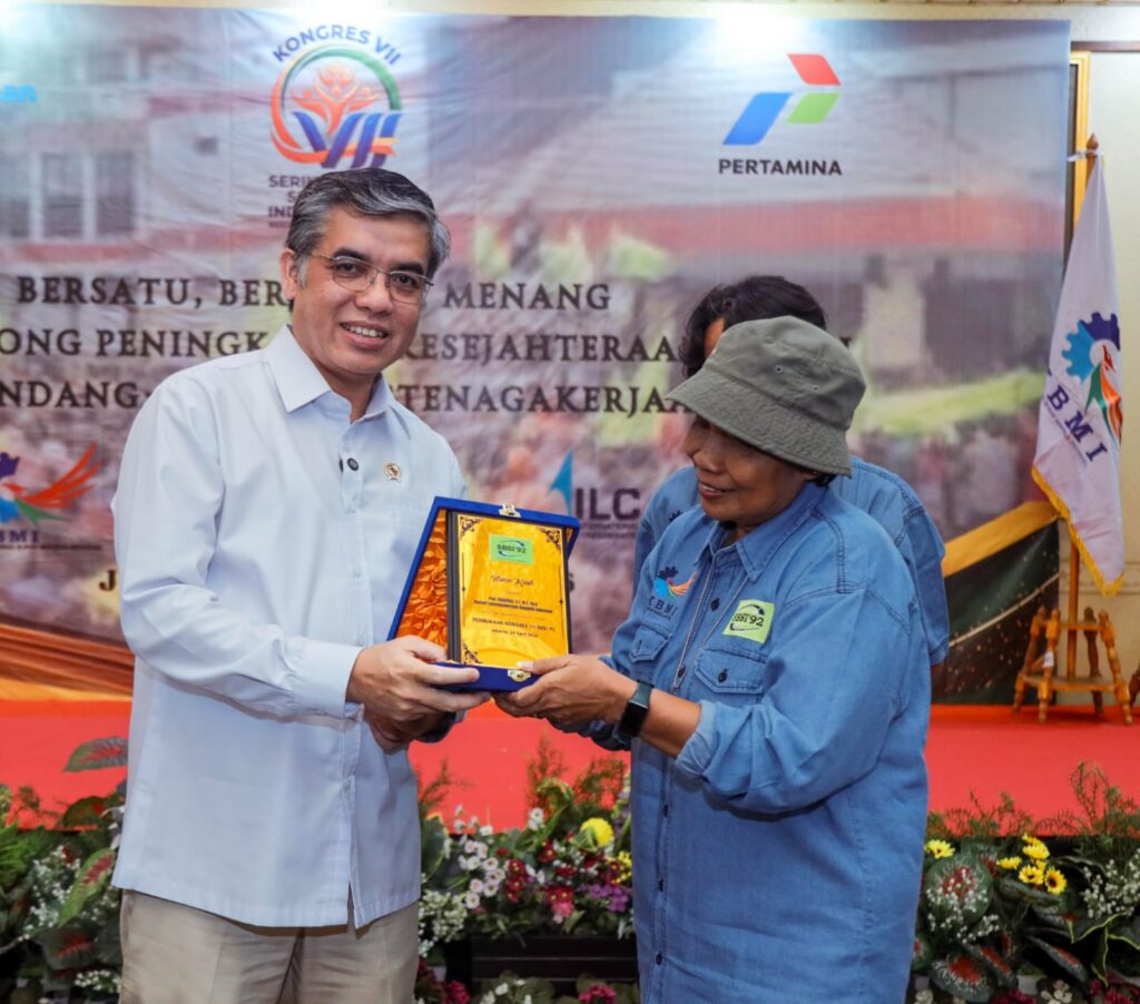 Menaker Dorong Serikat Pekerja Tingkatkan Kompetensi untuk Hadapi Perubahan Dunia Kerja