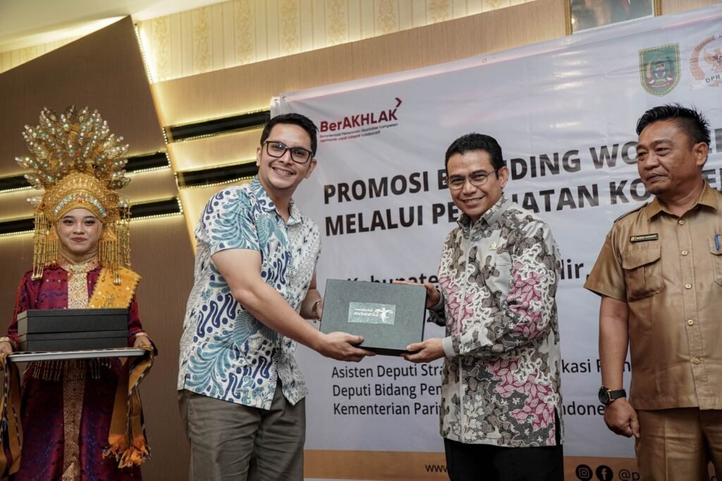 Hendry Munief Gandeng Kemenpar Gelar Bimtek di Rohil: Dorong Gen Z Jadi Ujung Tombak Wisata Digital