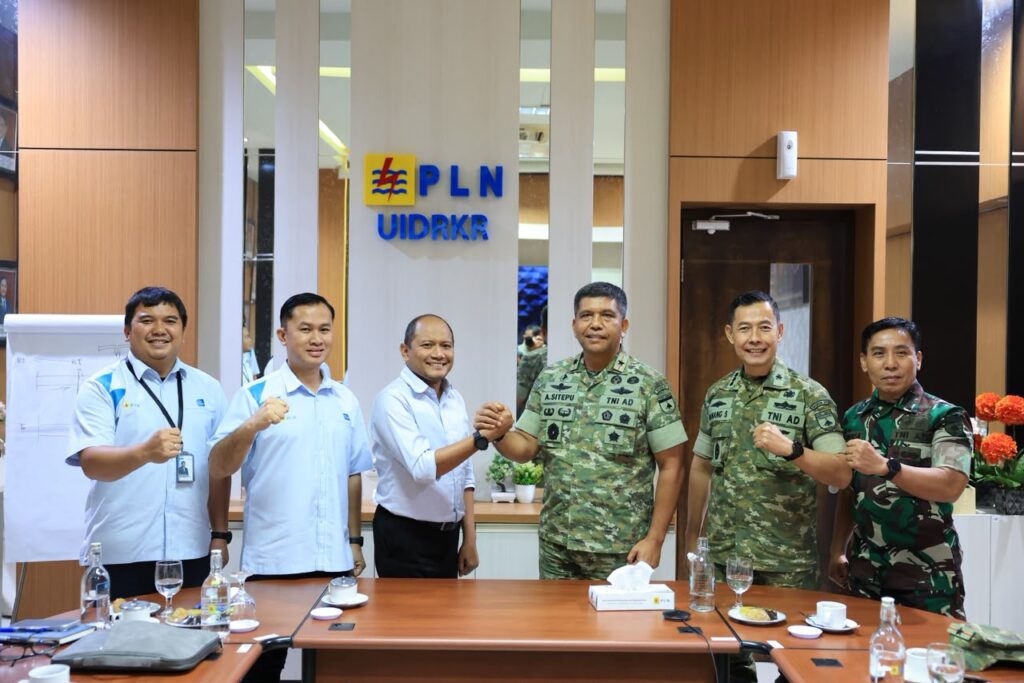 Perkuat Ekonomi Desa, PLN UID Riau Kepri dan Korem 031/Wira Bima Amankan Pasokan Listrik Koperasi Merah Putih