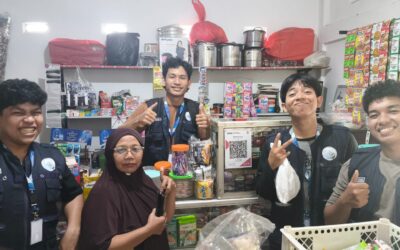 Dorong Inklusi Digital, Mahasiswa FISIP UNRI Dampingi UMKM Sukamaju Terapkan QRIS