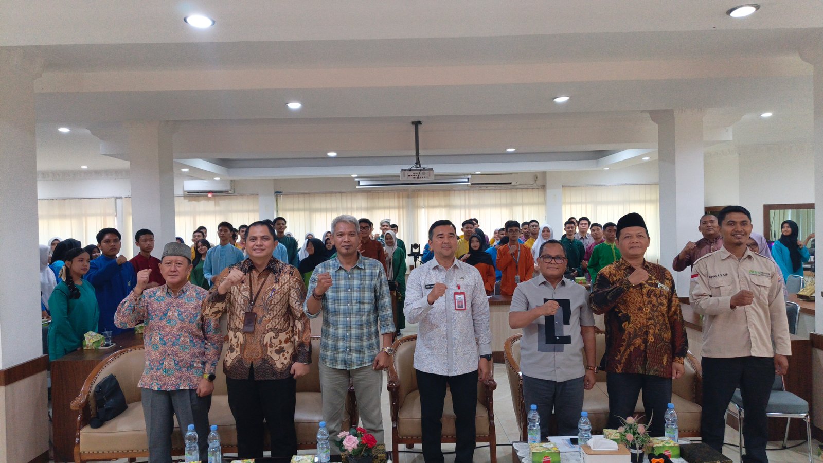 HIMAPPOL FISIP UNRI Edukasi 500 Pelajar Se-Riau Lewat Sekolah Demokrasi dan Seminar Pemilu 2029